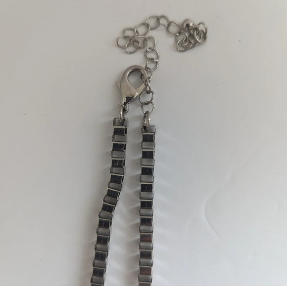 2pc Set - Green  Beaded Silver Hardware Necklace & Lilly Earrings - Picture 2 of 6